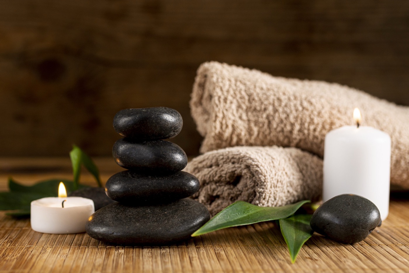 Galets, bougies et fleurs, l'ambiance des soins